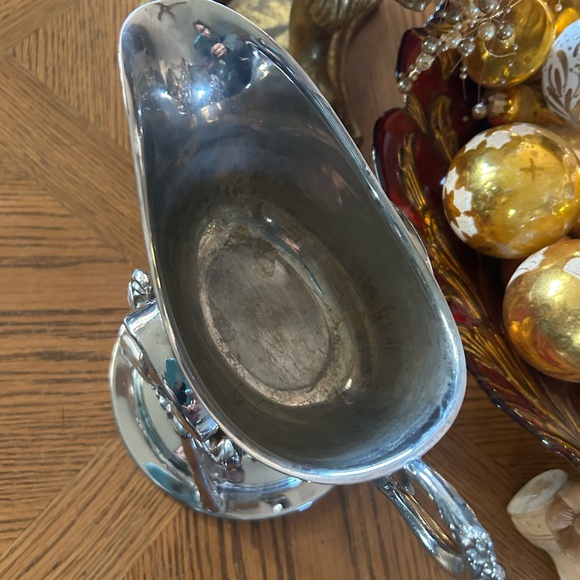 Vintage Ornate ROYAL QUALITY SILVER Tilting Gravy Boat on Stand with Warmer Tray - Picture 2 of 12